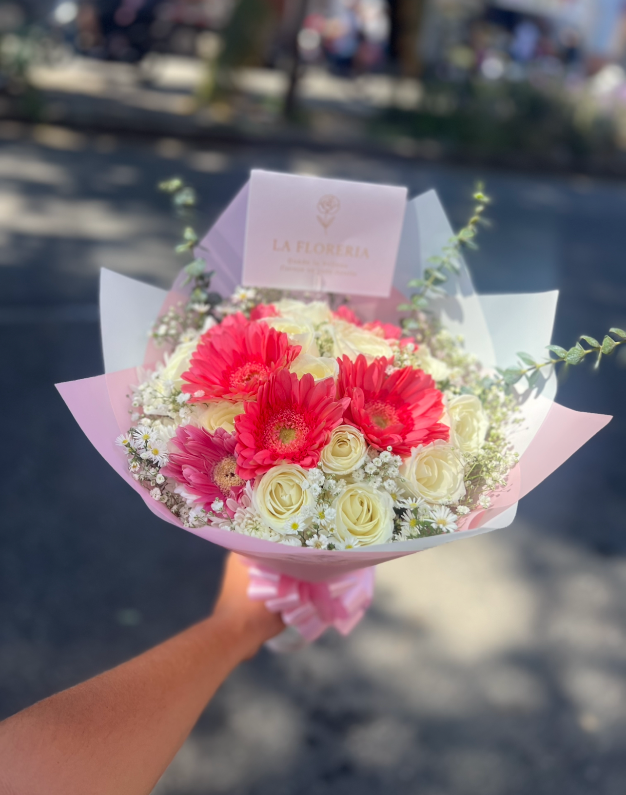 Brillo de Amor – Gerberas & Rosas