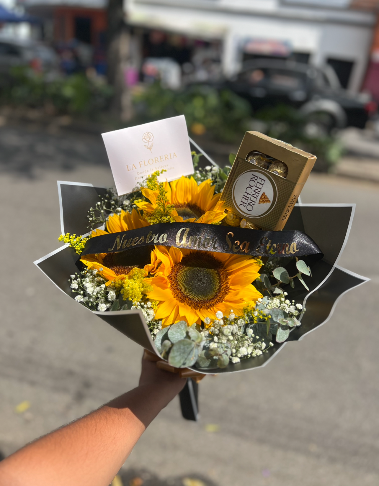 Amor Eterno en Cada Detalle 🌻🖤