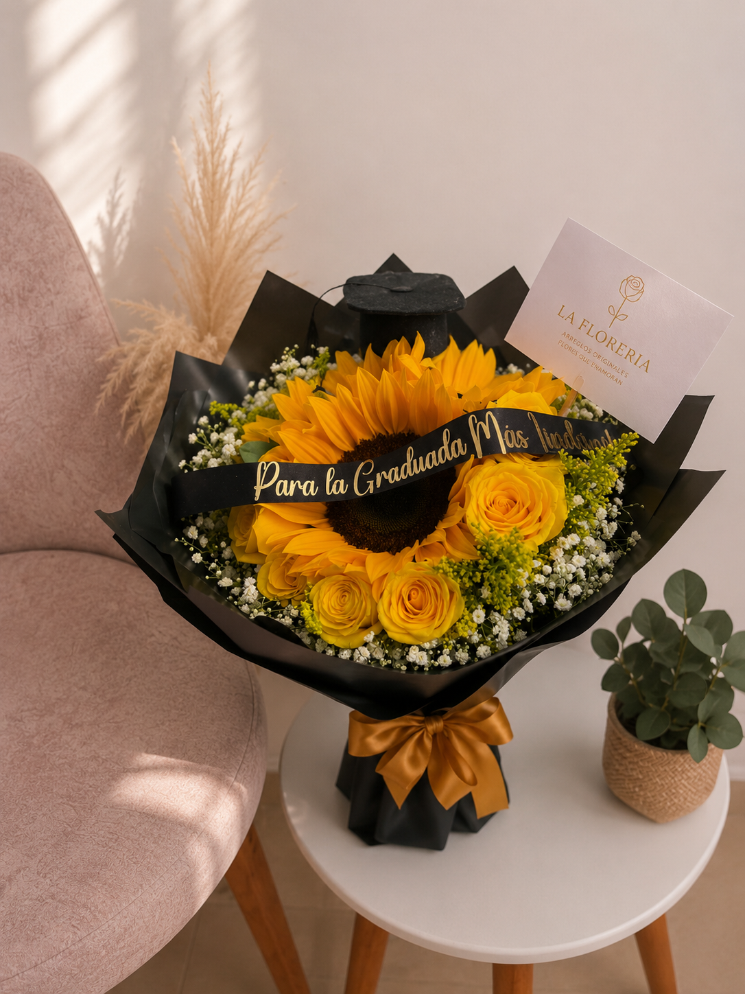 🌻 Ramo de Sol: Girasoles y Rosas para la Graduada