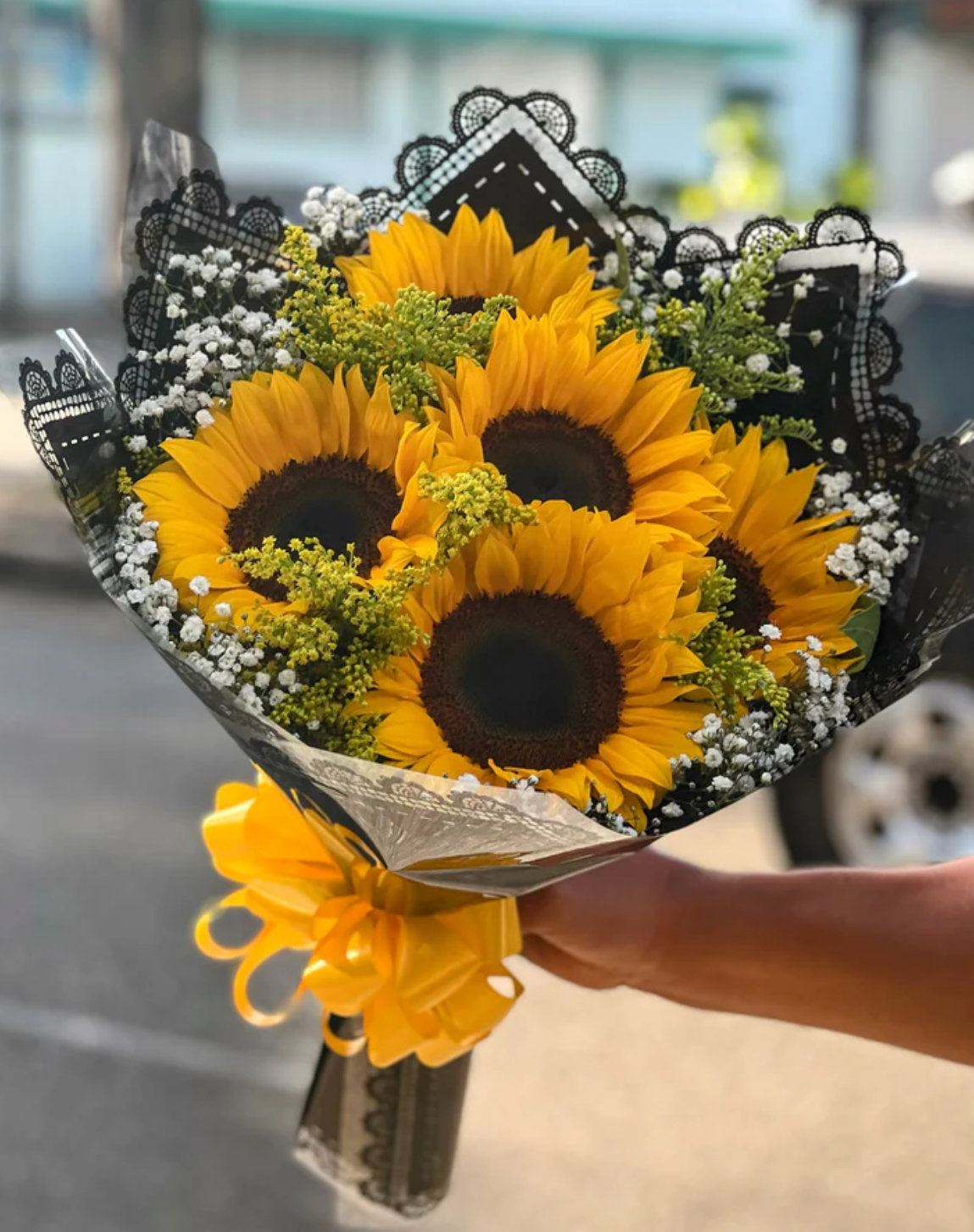 Girasoles y Encaje Negro 🖤