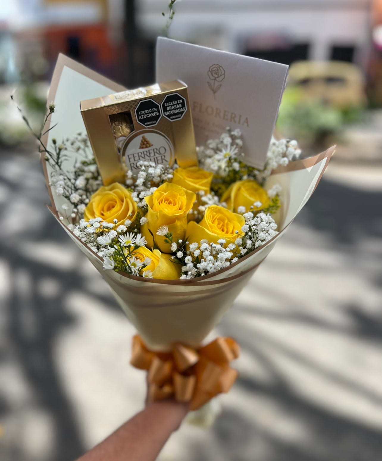 Bouquet Rosas y Ferrero Rocher 💖
